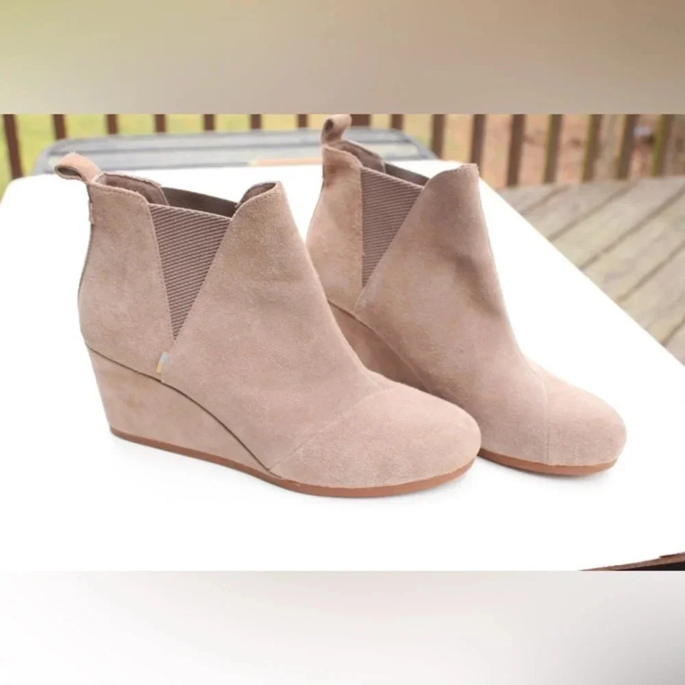 Toms Kelsey wedge ankle boots